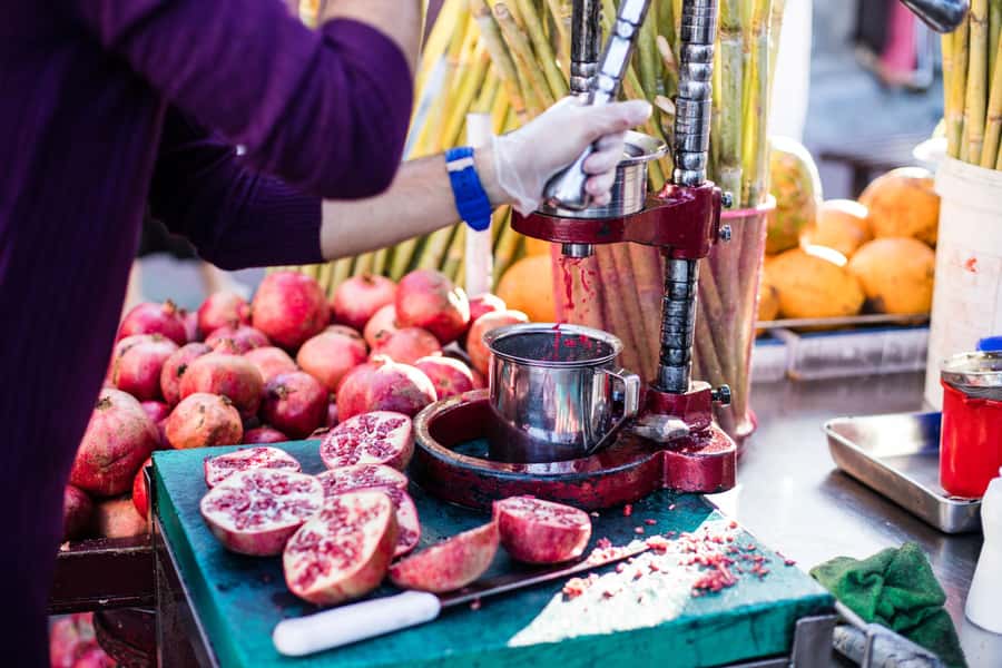 Dubai: Old Town, Creek, Museums, Souks, & Street Food Tour - Food, Juice, and Chocolate Tastings: What You Actually Get