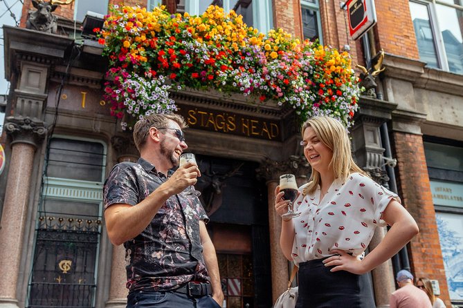 Dublin Private Walking Food Tour With Locals with 10 Tastings - The 10 tastings: cider, fudge, and the kind of ordering help you can use