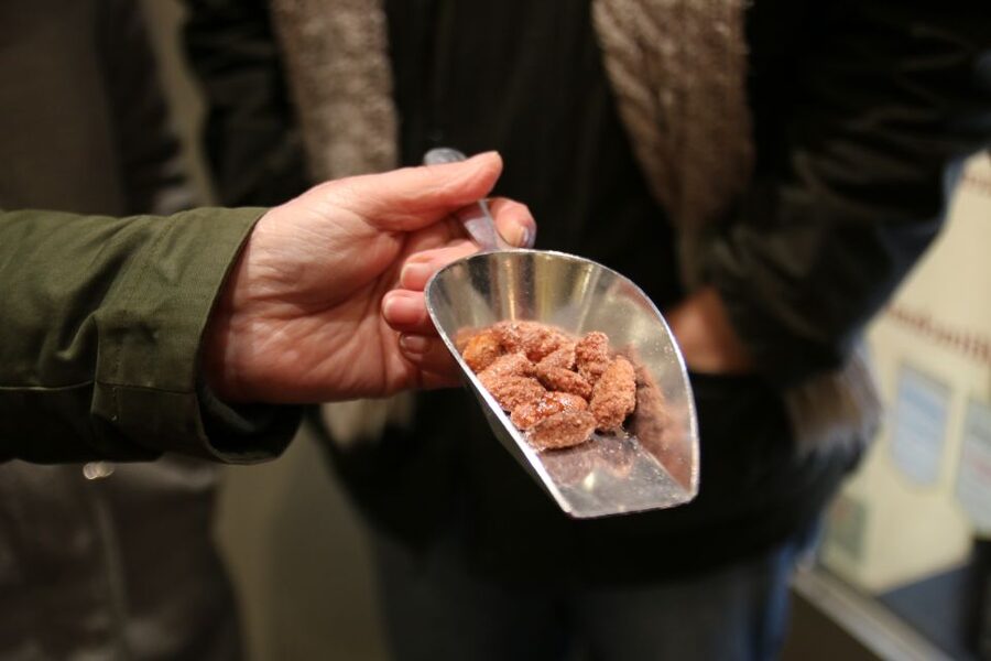 Düsseldorf: Culinary Soul Guided Tour - Traditional Mustard Production: The Flavor Bridge Between Stops