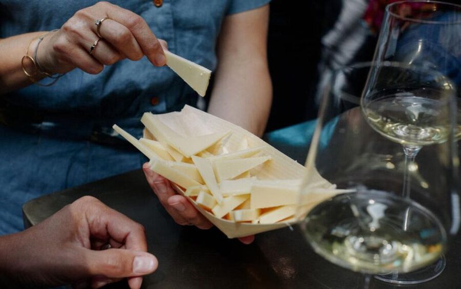 Düsseldorf: Culinary Soul Guided Tour - Finding the Tour Start: Easy Meeting Point, Real-Time Timing