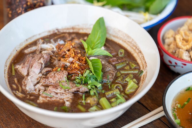 Eat Like a Local Food Tour in Hua Hin - Stop 1: Thai Noodles at a family-run spot (30 minutes)