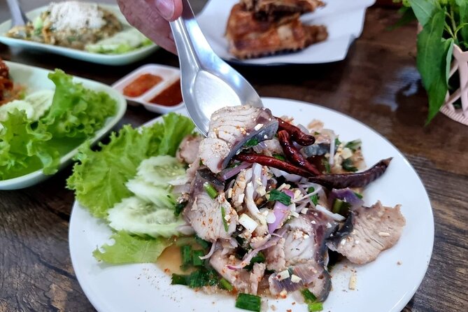 Eat Like a Local Food Tour in Hua Hin - Stop 2: Street food tasting with local favorites (30 minutes)