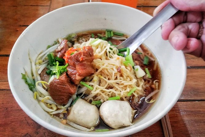 Eat Like a Local Food Tour in Hua Hin - Stop 3: Regional Thai food from Esaan, North, and Central (about 2 hours 15 minutes)
