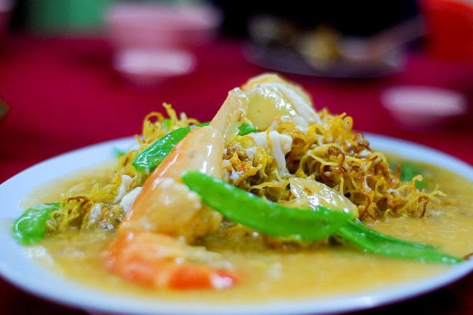 Eat Like a Local: Kuala Lumpur Hawker Center and Street Food Tour by Night - What you’ll likely taste: from nasi lemak to ondeh ondeh