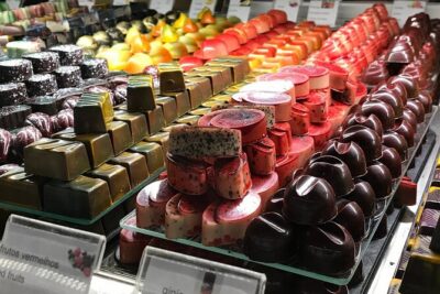 Eating Madeira! Wine & Food Tour in Funchal - Meet in São Martinho, end in Zona Velha