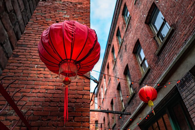 Experience Gastown Vancouver's Elite Walking Food Tour - Waterfront Station: your starting line for sushi and Vancouver’s shape