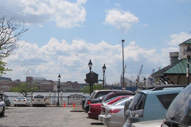 Fells Point Food Tour in Baltimore - The Robert Long House (1765): the oldest surviving urban home vibe