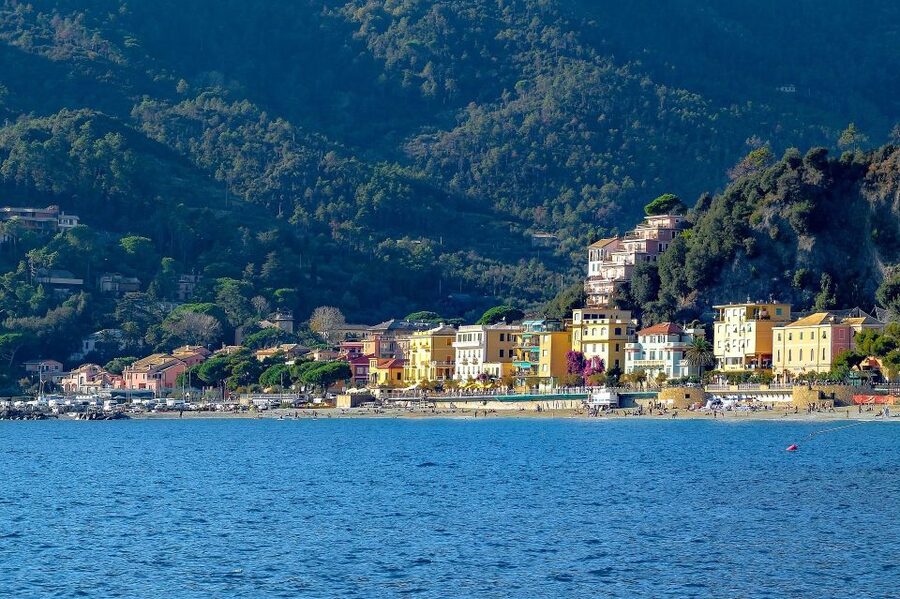 Florence: Cinque Terre Day Trip with Optional Street Food - Train and Ferry Options vs Transfer-Only: Choose Your Style