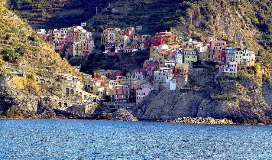 Florence: Cinque Terre Day Trip with Optional Street Food - Riomaggiore: A Sea-View Reset and a Short Boat Moment