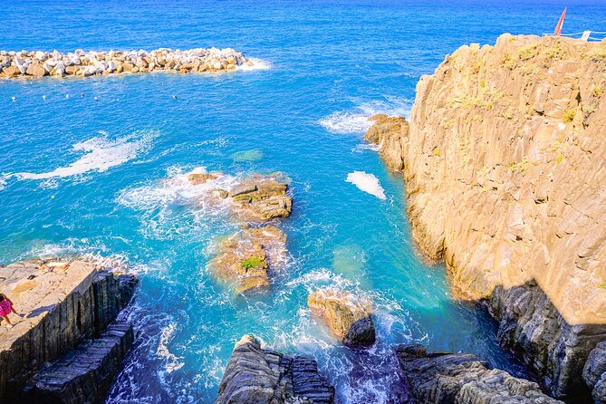 Florence: Cinque Terre Park Day Trip with Optional Street Food - Riomaggiore at sunset: the cliff town finale