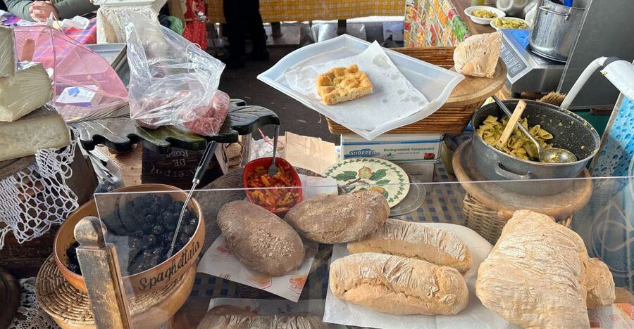 Florence: City Highlights and Street Food Walking Tour - Duomo and the Renaissance squares: seeing Florence while you snack
