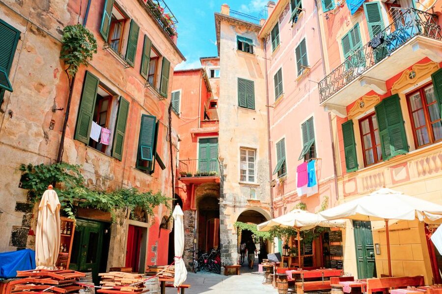 Florence: Day Trip to Cinque Terre with Optional Street Food - Vernazza: the postcard port with real sea energy