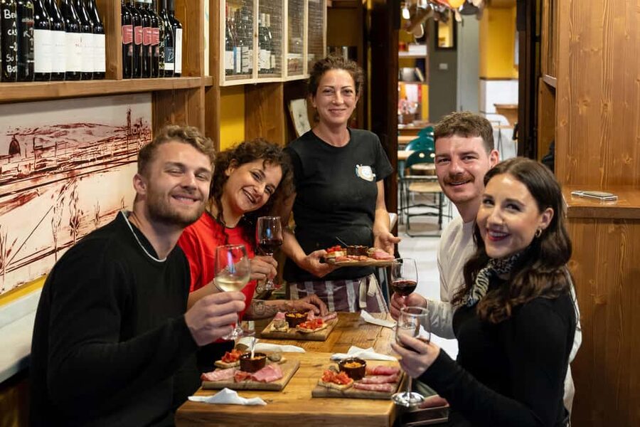 Florence: Food Walking Tour with Local Steak and Tuscan Wine - Santo Spirito at night: why this route feels local