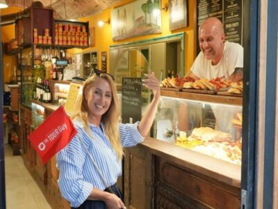 Florence: Food Walking Tour with Local Steak and Tuscan Wine - From Piazza della Signoria to dinner: how the 3.5-hour pacing works
