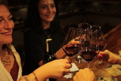 Florence Food & Wine Tour: Tuscan Tastings with Local Guide - The Walking Route: Central Florence, About 1 Mile, Frequent Food Stops