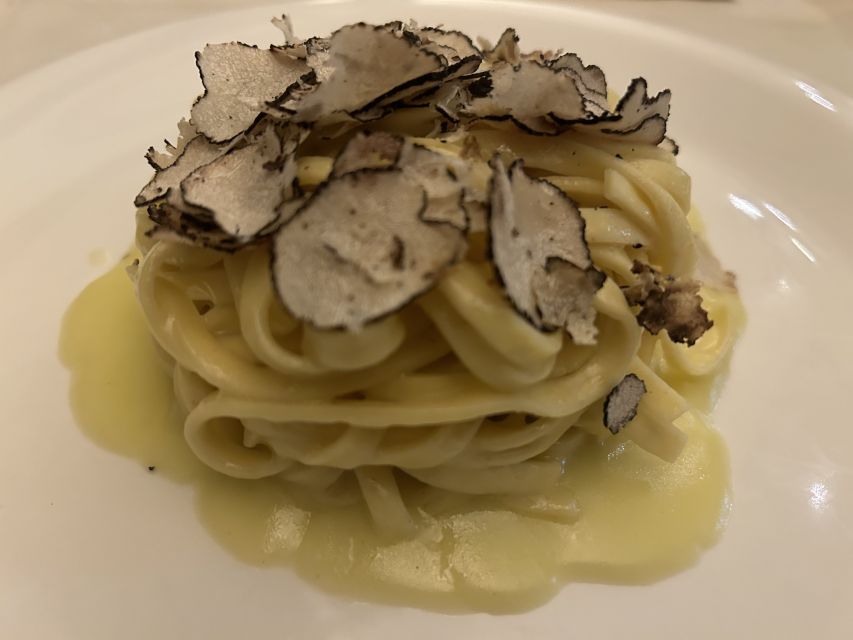 Florence: Guided Food Tour with Fiorentina Steak and Wine - Wine window and trattorias: the real vibe of this Florence tour