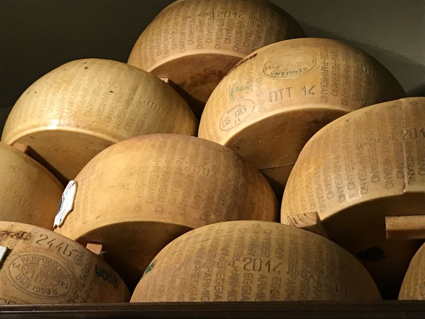 Florence: Guided Food Tour with Fiorentina Steak and Wine - Starting point near Ponte Vecchio: why location can feel tricky
