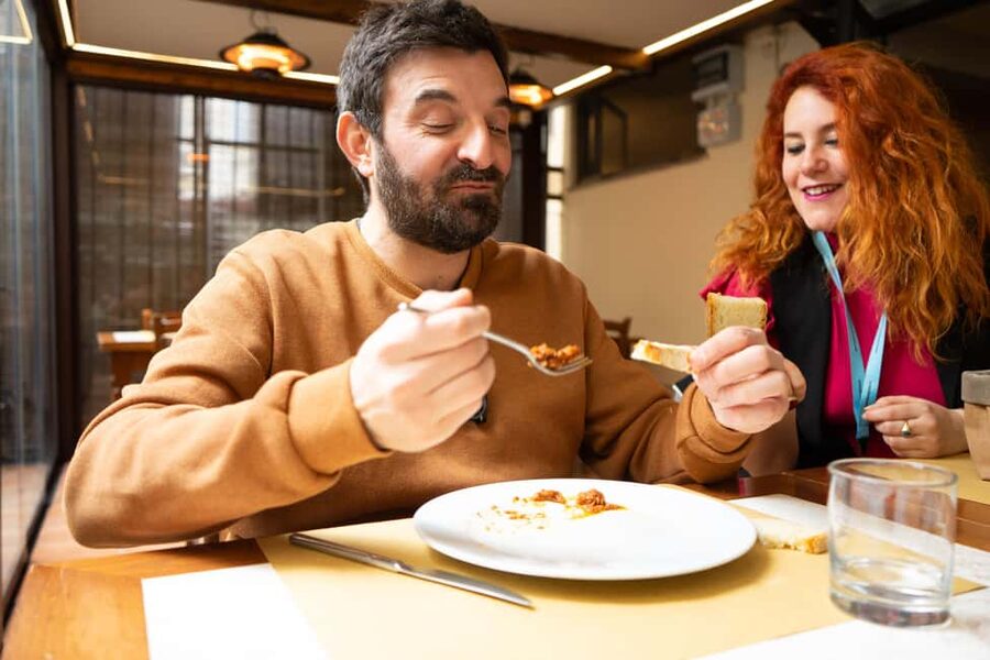 Florence’s Ultimate Food Tour: Full Tuscan Meal with a Local - Stop for Chianti: a wine shop that sets the tone