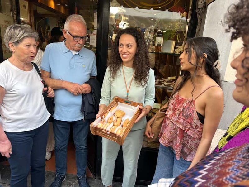 Florence: Street Food Tour with Wine & Local Guide - The 11am meet-up: where the tour starts