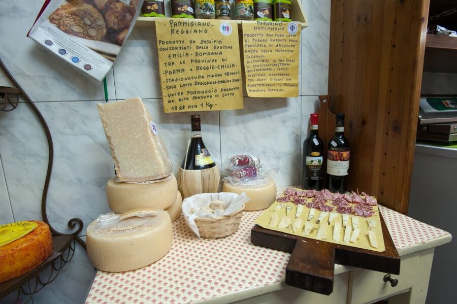 Florence: Sunset Wine and Food Tour - Santo Spirito Streets and the Real Aperitivo Mood