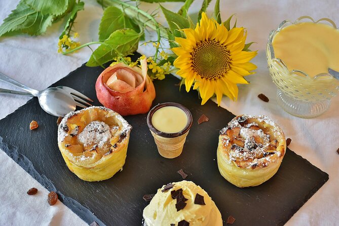 Food Tasting Tour in Hidden Gems of Vienna for Small Groups - Stop 4: Horváth Weinstüberl and warm apple strudel in a cave setting