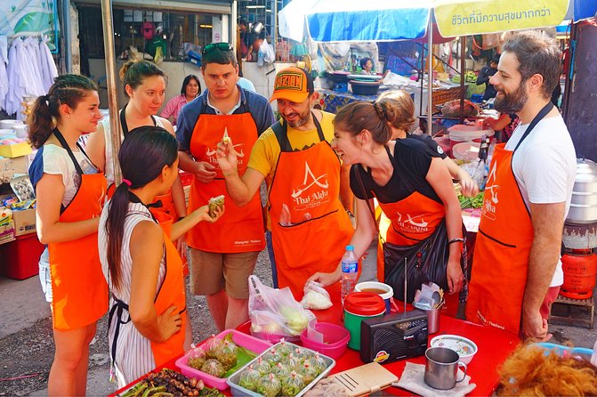 Fresh Local Market Tour - Food tour in Chiang Mai - Park lunch: turning market shopping into a proper meal