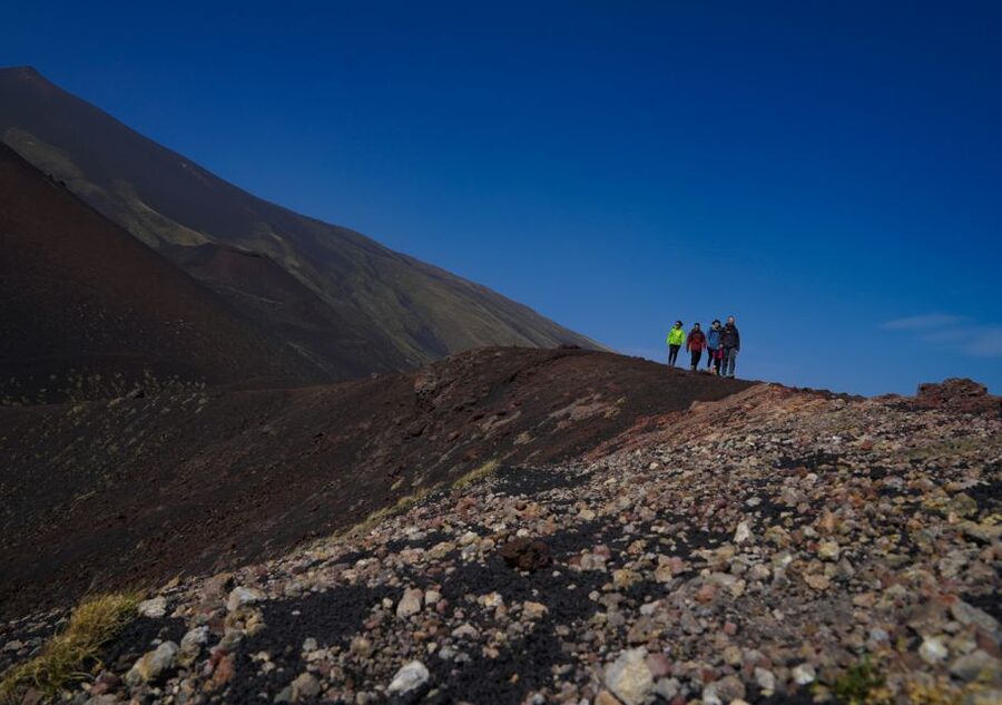 From Syracuse: Mount Etna Guided Morning Hike & Food Tasting - Syracuse to Etna: Why This Starts Early and Feels Less Crowded