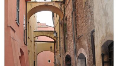 Genoa Walking Tour: Discover Hidden Treasures and Street Food - Spianata Castelletto: the surprise view break that saves the day