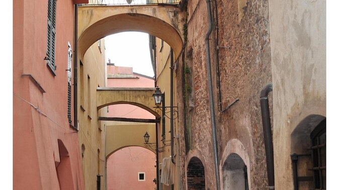 Genoa Walking Tour: Discover Hidden Treasures and Street Food - Spianata Castelletto: the surprise view break that saves the day