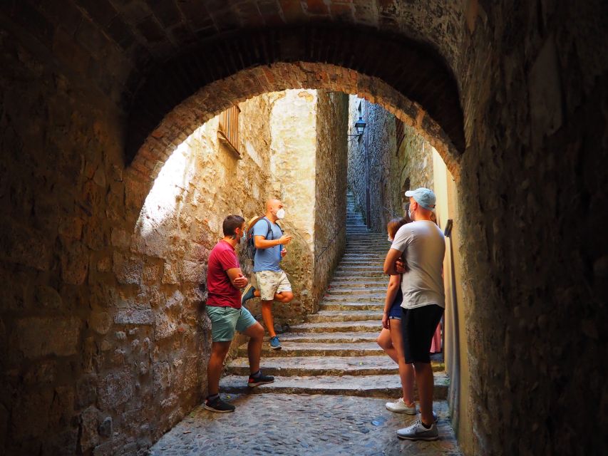 Girona: Guided 2-Hour Walking Tour with Food Tasting - Onyar River color and bridge-crossing views