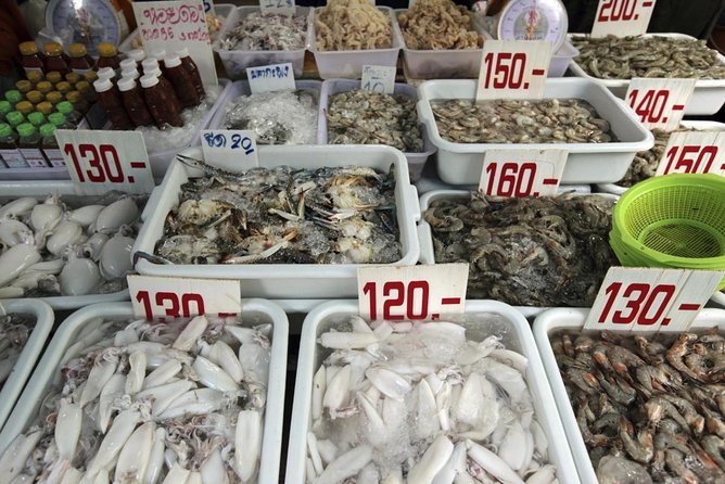 Go where the locals go, Eat what the locals eat! Food Tour with Local Foodies - Temple visits without the timing chaos
