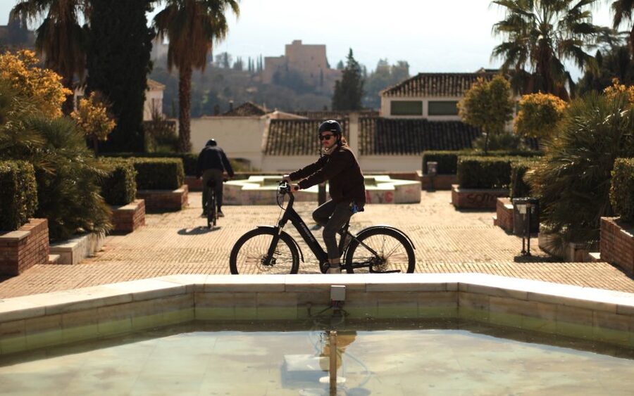 Granada: Highlights & Viewpoints eBike Tour with Tapas Break - Bikes, Safety, and What You’re Really Doing for 3 Hours