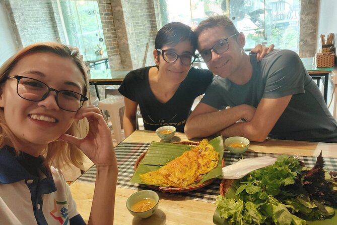 (Group/Individual) HANOI STREET FOOD TOUR - Hoan Kiem Lake: the calm photo stop that sets the tone