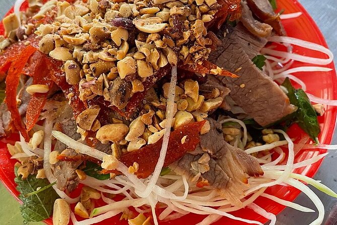 Ha Noi Walking Food Tour, Non Vegetarian,Vegan, vegetarian Option - Stop 1: Hoan Kiem Walking Street and the grilled roll starter