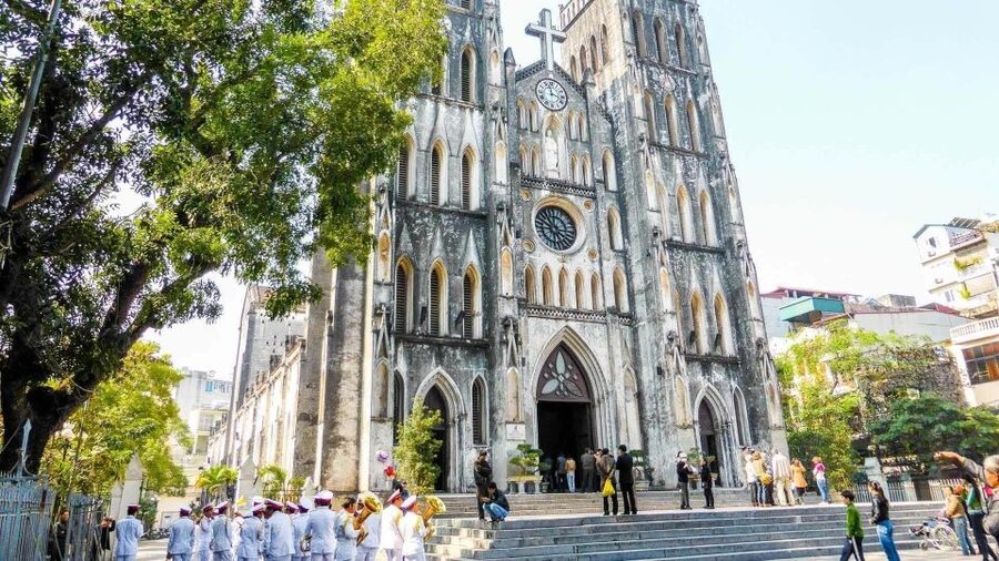 Half-Day Hanoi Foodie Tour by Motorbike - Hoàn Kiếm pickup and Old Quarter photo energy