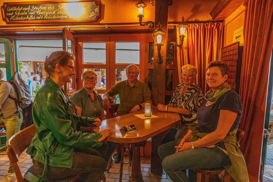 Hannover: Culinary Walking Tour Downtown + Old Town - A 3-hour food walk that mixes landmarks with real local stops