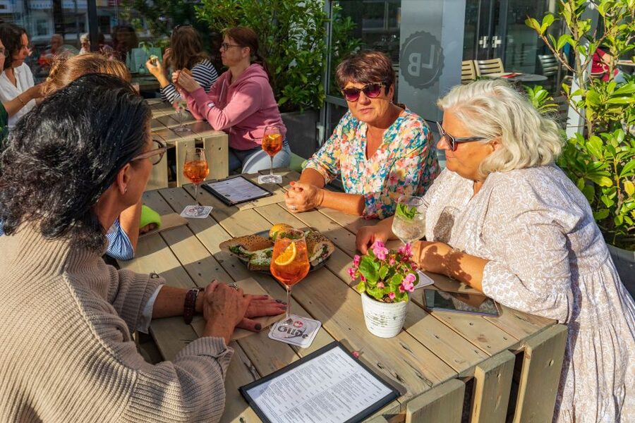 Hannover: Guided Bike Tour for Foodies with Tastings - Food and drink tastings: what you should expect