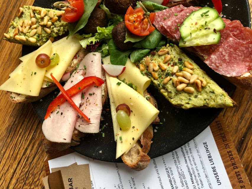 Hannover: Guided Bike Tour for Foodies with Tastings - Meeting point at Ernst-August-Platz: easy start, clear direction
