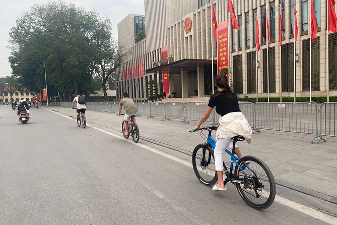 Hanoi City Bike Tour through Banana Island & Food Tasting - The Old Quarter lanes and the railway-track area (Duờng Tau)