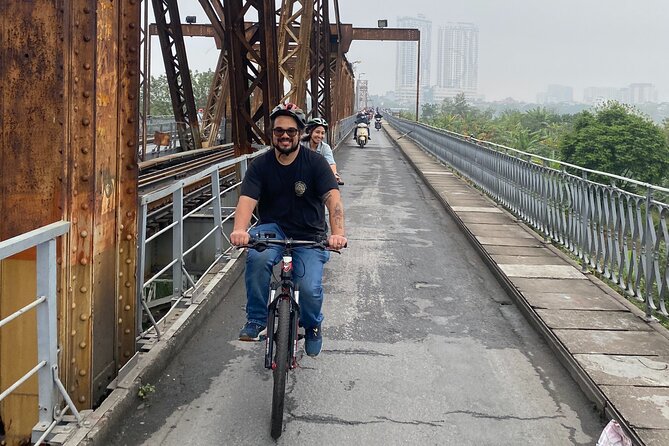 Hanoi City Bike Tour through Banana Island & Food Tasting - Traffic safety and cycling level: can beginners handle it?