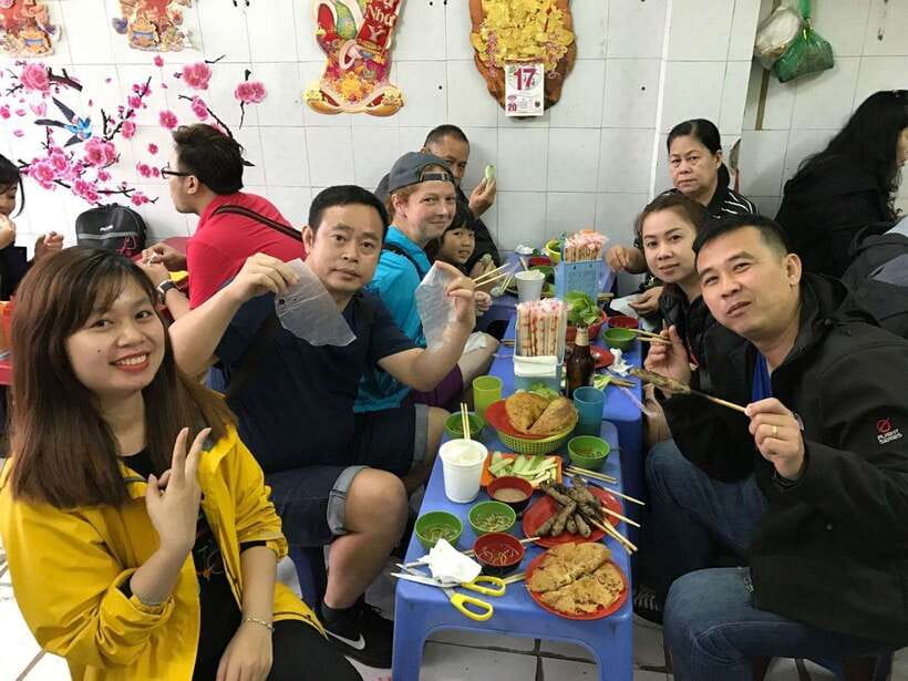 Hanoi: Eat Like a Local Small Group Street Food Tour - A Small-Group Street Food Walk in Hanoi’s Old Quarter