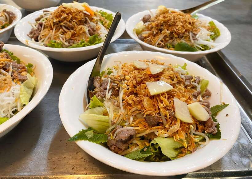 Hanoi: Guided Street Food Tour with Train Street Experience - The 3-Hour Flow: Food First, Train Street Finish