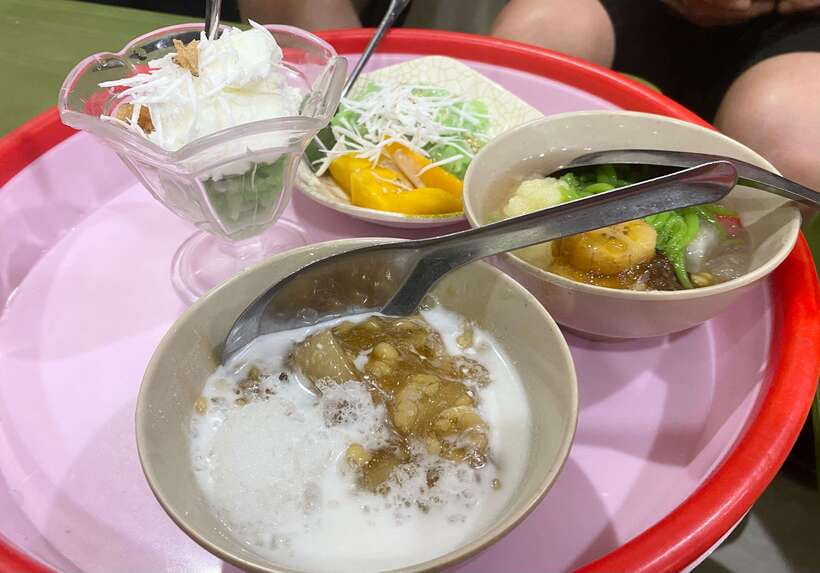 Hanoi: Guided Street Food Tour with Train Street Experience - The Guide Factor: Stories, Ordering Help, and Real Local Rhythm