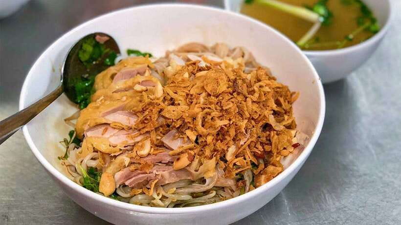 Hanoi: Michelin Guide Street Food Walking Tour - Glass noodles and crispy eel: the stop that changes the mood