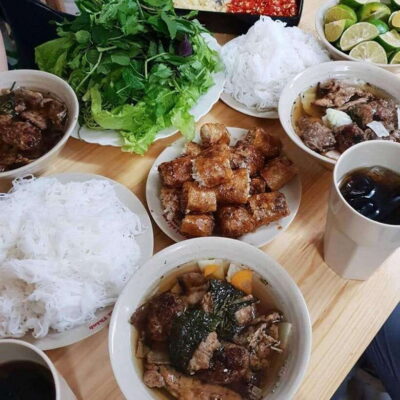 Hanoi: Michelin Guide Street Food Walking Tour - The Michelin-nominated order: dry chicken pho first