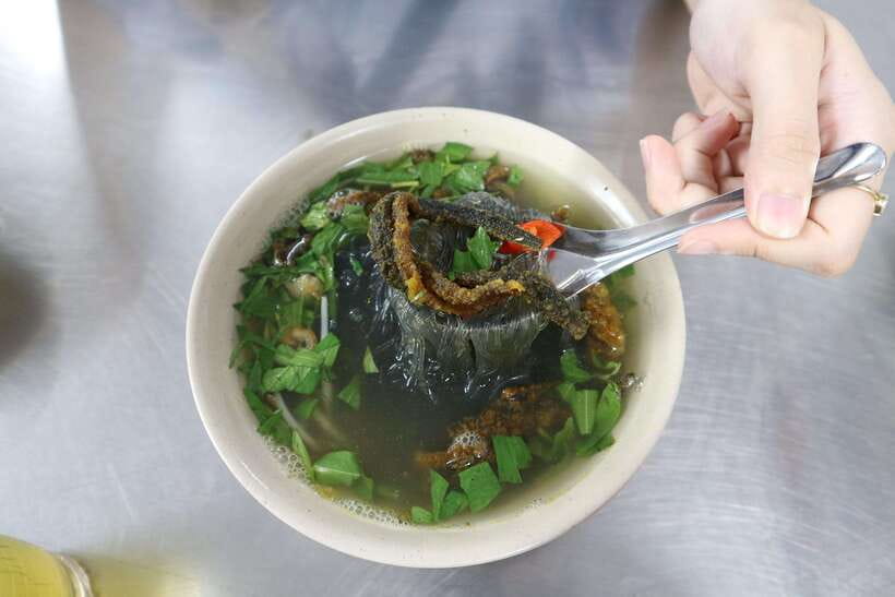 Hanoi: Michelin Guide Street Food Walking Tour - Bun chả with herbs and dipping sauce: how to eat it the right way