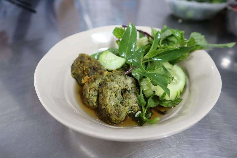 Hanoi: Michelin Guide Street Food Walking Tour - Who this Hanoi street food tour suits best