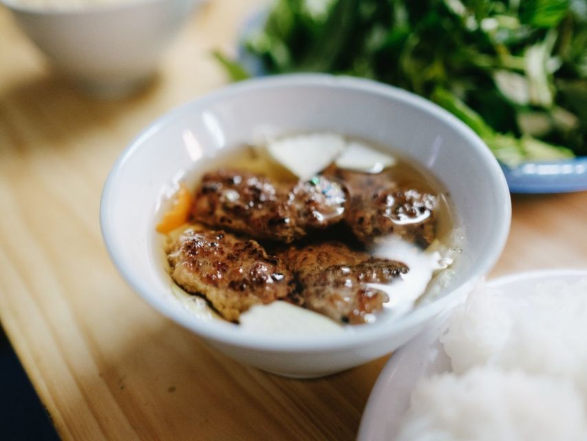 Hanoi: Street Food Experience with 5 Food Stops - Guides, pacing, and why small groups matter on foot