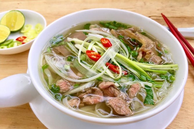Hanoi Street Food: Small Group Walking Tour with Real Foodie - Hang Be market time: why it improves your tasting