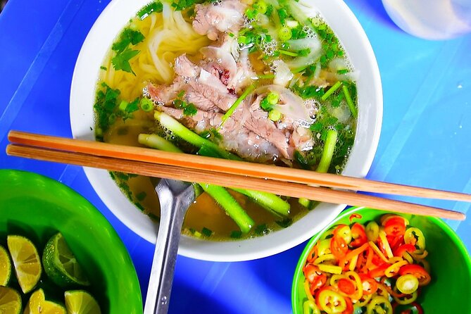 Hanoi street food tour (Private tour) - Dong Xuan Market: From food culture to the supply chain mindset